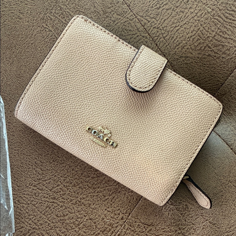 Coach blush pink Wallet in good condition!